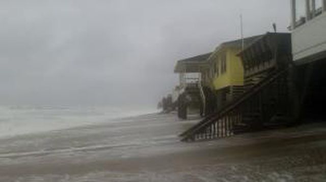Surf Cam #2 of Kitty Hawk, NC on closest approach of Joaquin (2015)
