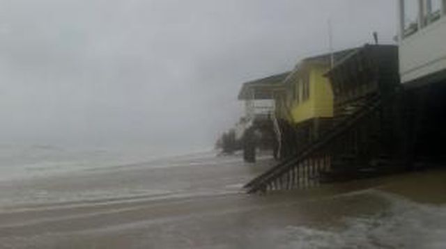 Surf Cam #2 of Kitty Hawk, NC on closest approach of Joaquin (2015)