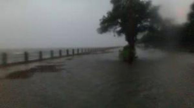 Hurricanetrack.com Mark Sudduth Charleston Battery Surge Cam (Matthew)