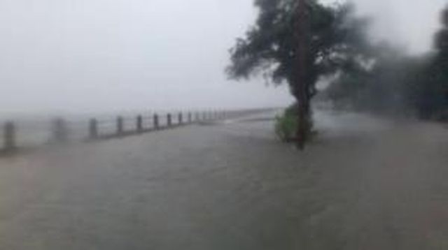 Hurricanetrack.com Mark Sudduth Charleston Battery Surge Cam (Matthew)