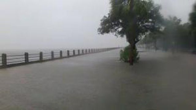 Hurricanetrack.com Mark Sudduth Charleston Battery Surge Cam (Matthew)