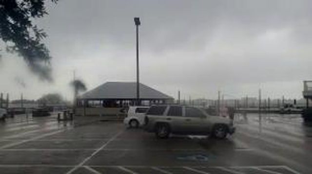Hurricanetrack.com Mark Sudduth Murrels Inlet Cam (Matthew)