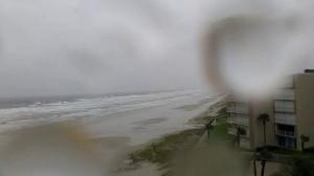 Hurricanetrack.com Mark Sudduth NSB Pelcian Webcam (Matthew)