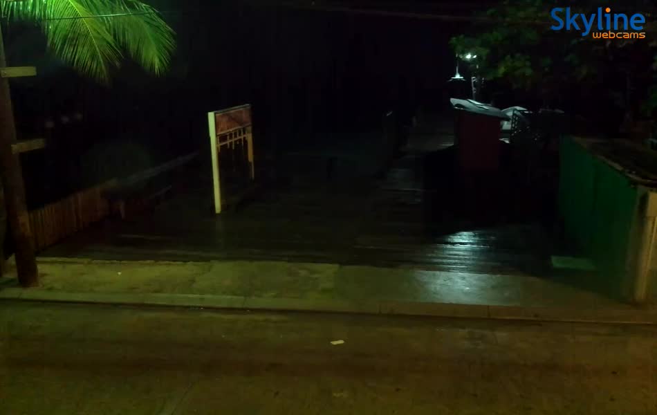 RoatÃ¡n Honduras Webcam Recording Earl Approach (2016)