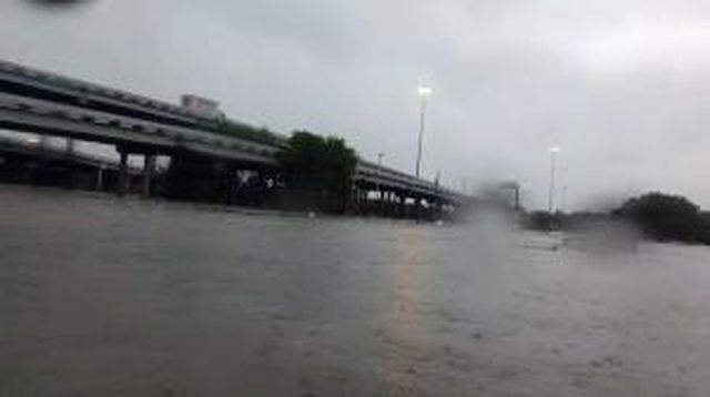 Hurricanetrack.com Mark Sudduth Houston/Brays Bayou Cam 1 Harvey (2017)