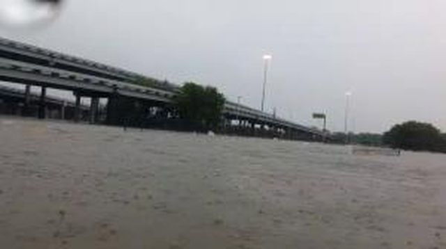 Hurricanetrack.com Mark Sudduth Houston/Brays Bayou Cam 1 Harvey (2017)