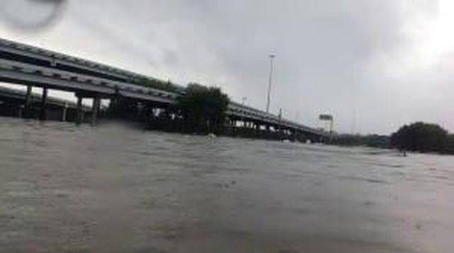 Hurricanetrack.com Mark Sudduth Houston/Brays Bayou Cam 1 Harvey (2017)