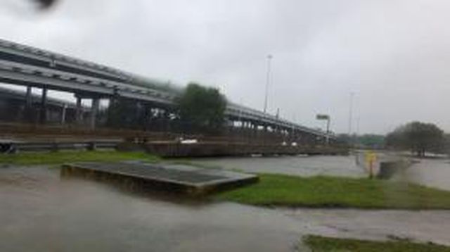 Hurricanetrack.com Mark Sudduth Houston/Brays Bayou Cam 1 Harvey (2017)