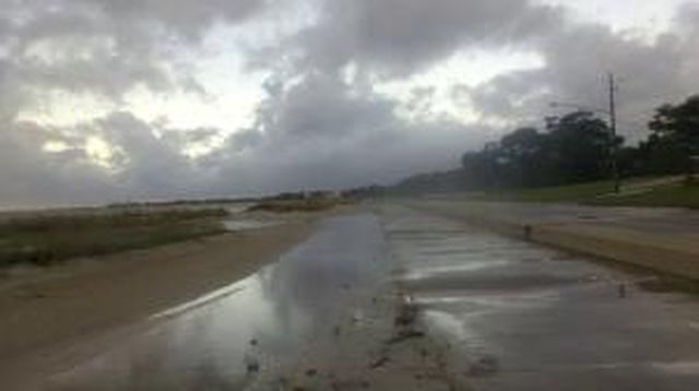 Hurricanetrack.com Mark Sudduth Waveland Cam (Cindy)