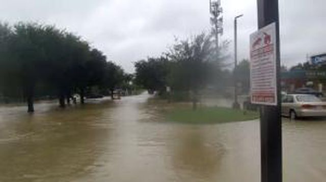 Hurricanetrack.com Mark Sudduth Greenhouse Rd Cam 2 Harvey (2017)