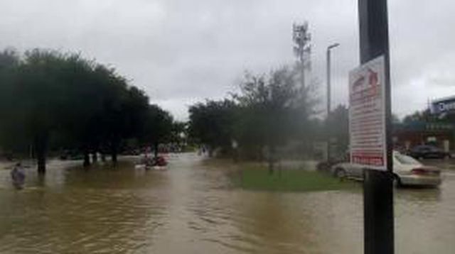 Hurricanetrack.com Mark Sudduth Greenhouse Rd Cam 2 Harvey (2017)