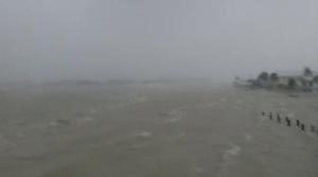 HurricaneTrack Weather Cam Marathon Key, Vaca Cut Bridge Irma (2017)